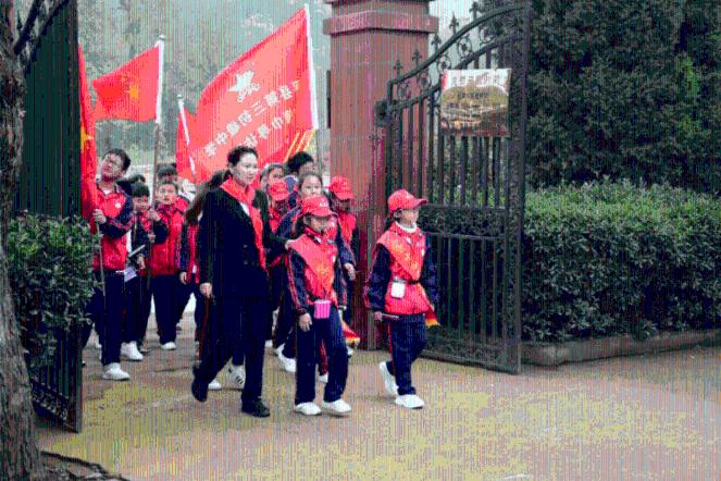 相扑选手大跳跃